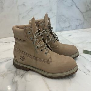 Timberland 6-Inch Premium Waterproof Boots in Off White Nubuck size 7